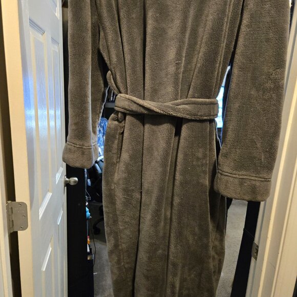Cozy Gray Bathrobe - Picture 4 of 5